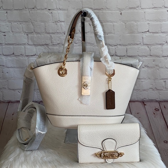 Coach Handbags - 🌸🌼Offers Welcomed!!🌸🌼 Coach LANE Bucket Bag/JADE Envelope Wallet 2pc Set